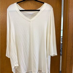 89th & Madison Cream V-Neck Women's Top